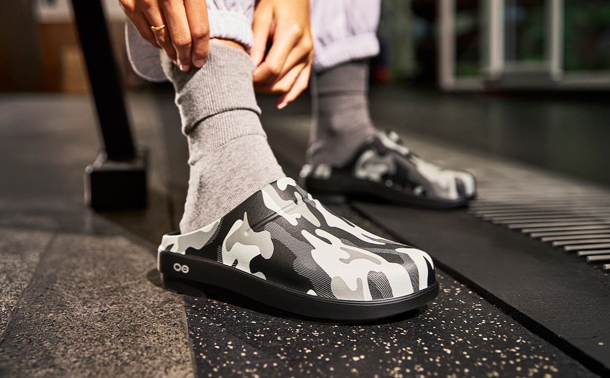 Women's OOcloog Luxe Clog - Night Camo